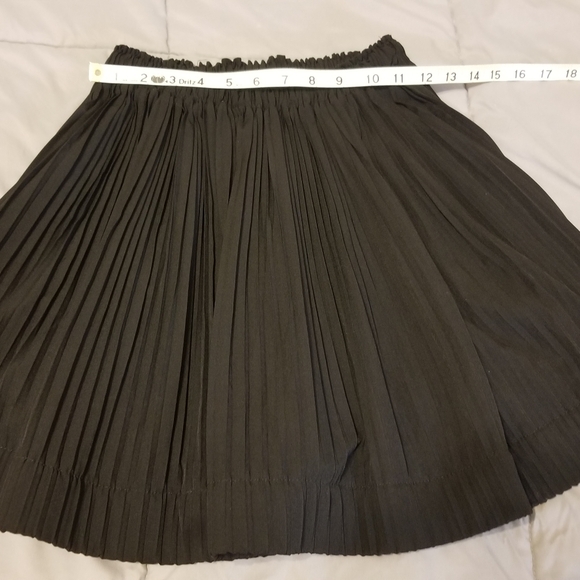 Black pleated circle a line skirt - Picture 1 of 6